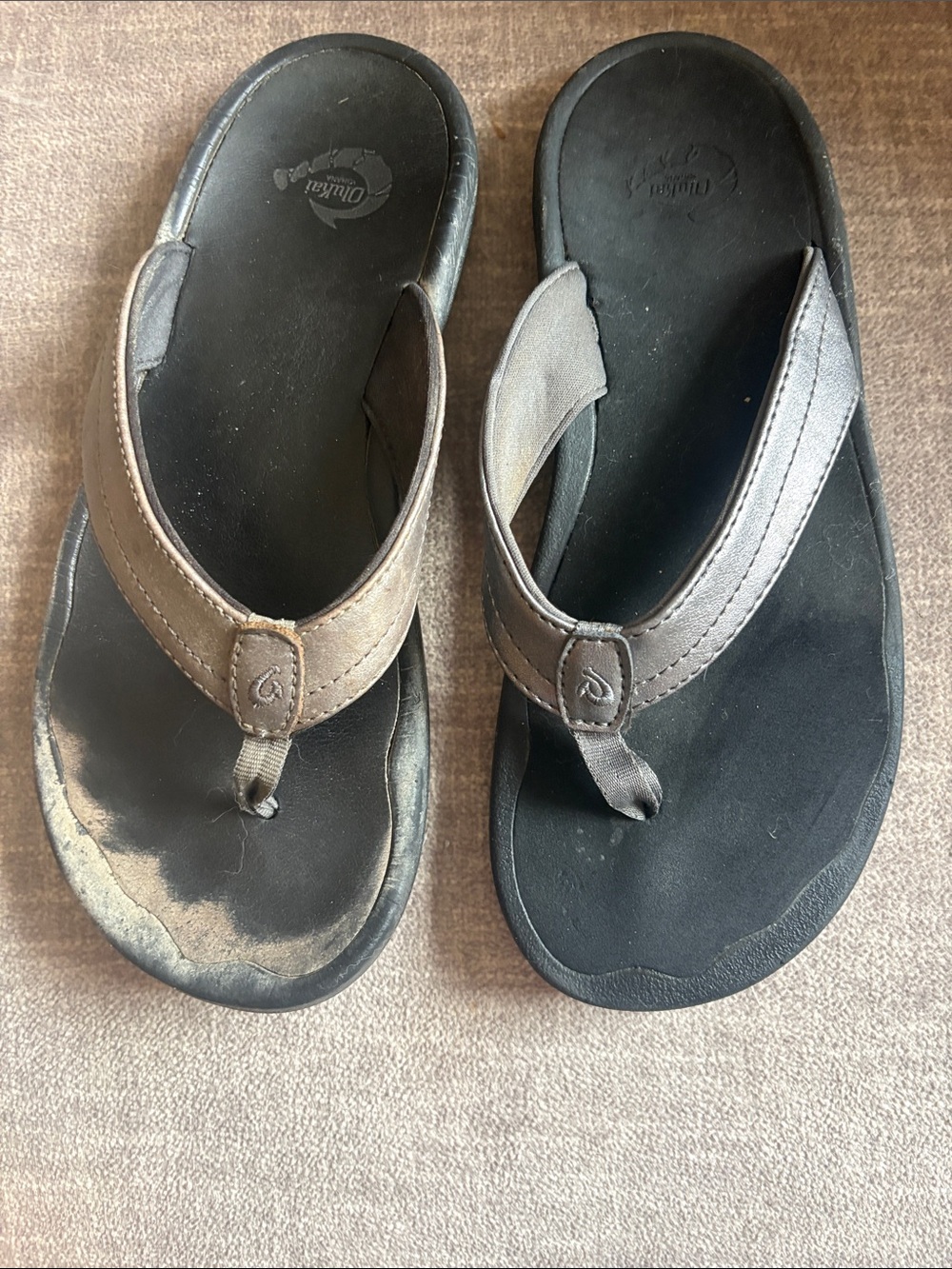 OluKai Brown- metallic, pewter and Black Women's/Unisex Flip Flop Sandals size 7